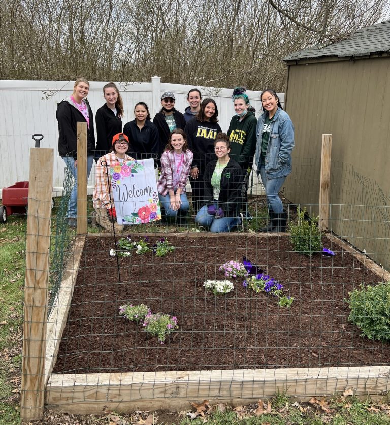 DelVal’s Sisters in STEM completes day of service at A Woman’s Place