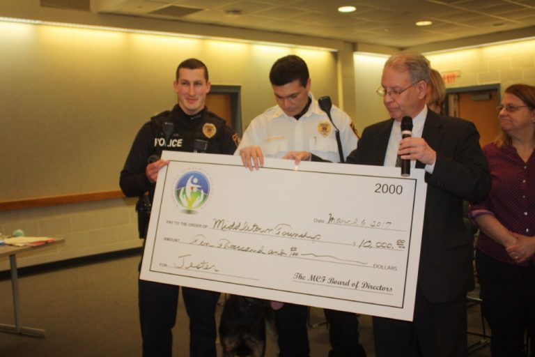 Local foundation presents check to Middletown Police Department