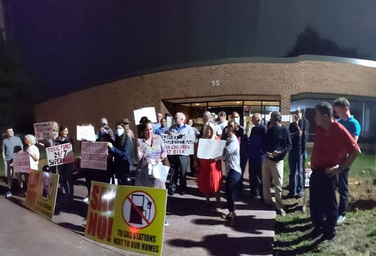 Holland residents hold impromptu protest against Super Wawa