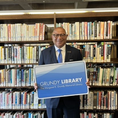 Auditor General DeFoor visits Grundy Library 