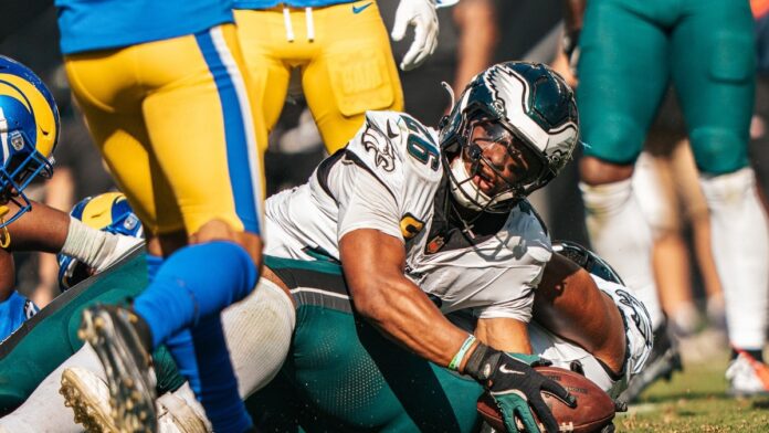 Saquon Barkley Exits Eagles-Giants Game With Groin Injury in Week 8